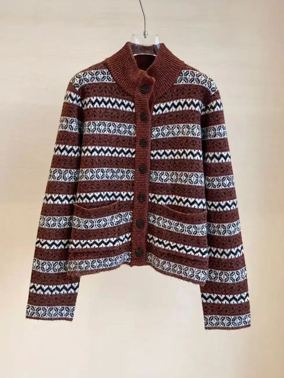 

Winter women's classic british style cardigan with geometric pattern