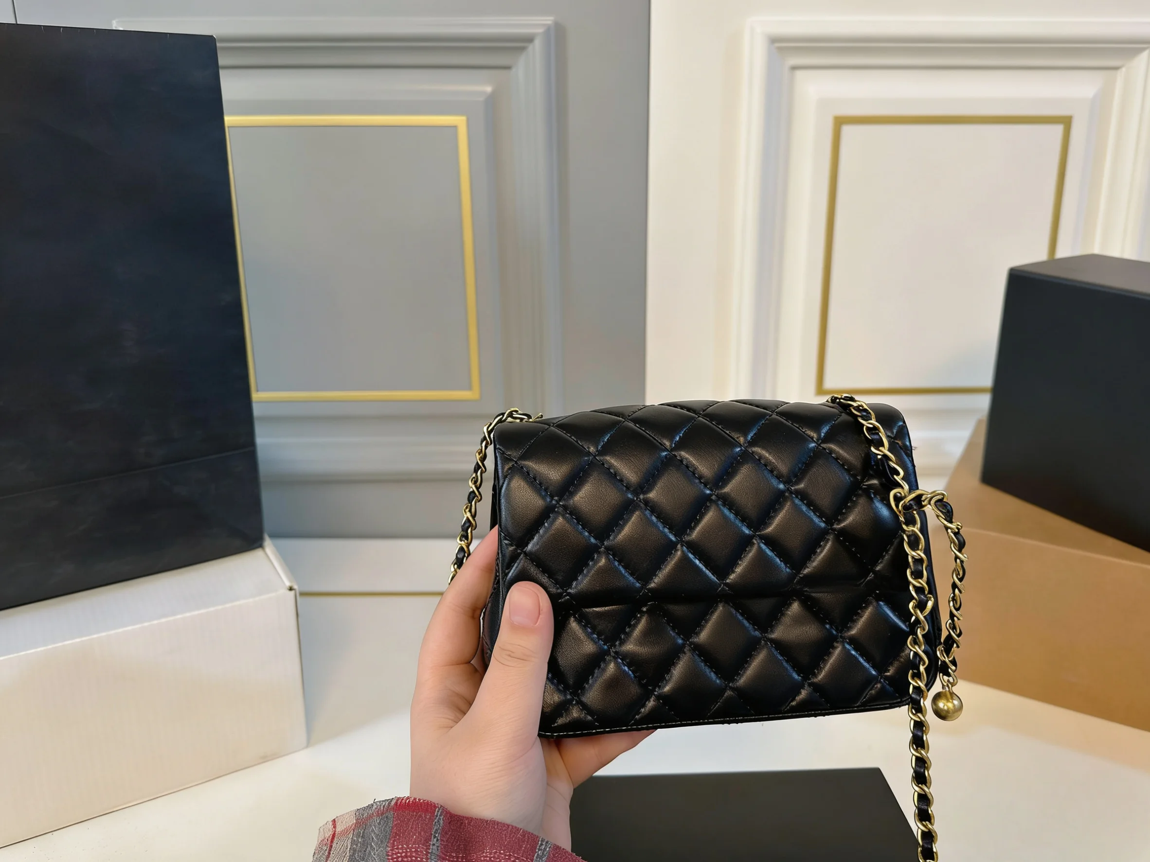 

2025 New SIZE: 17X12 CM Fashionable Versatile bags leather Shoulder strap Hand-held no boxes