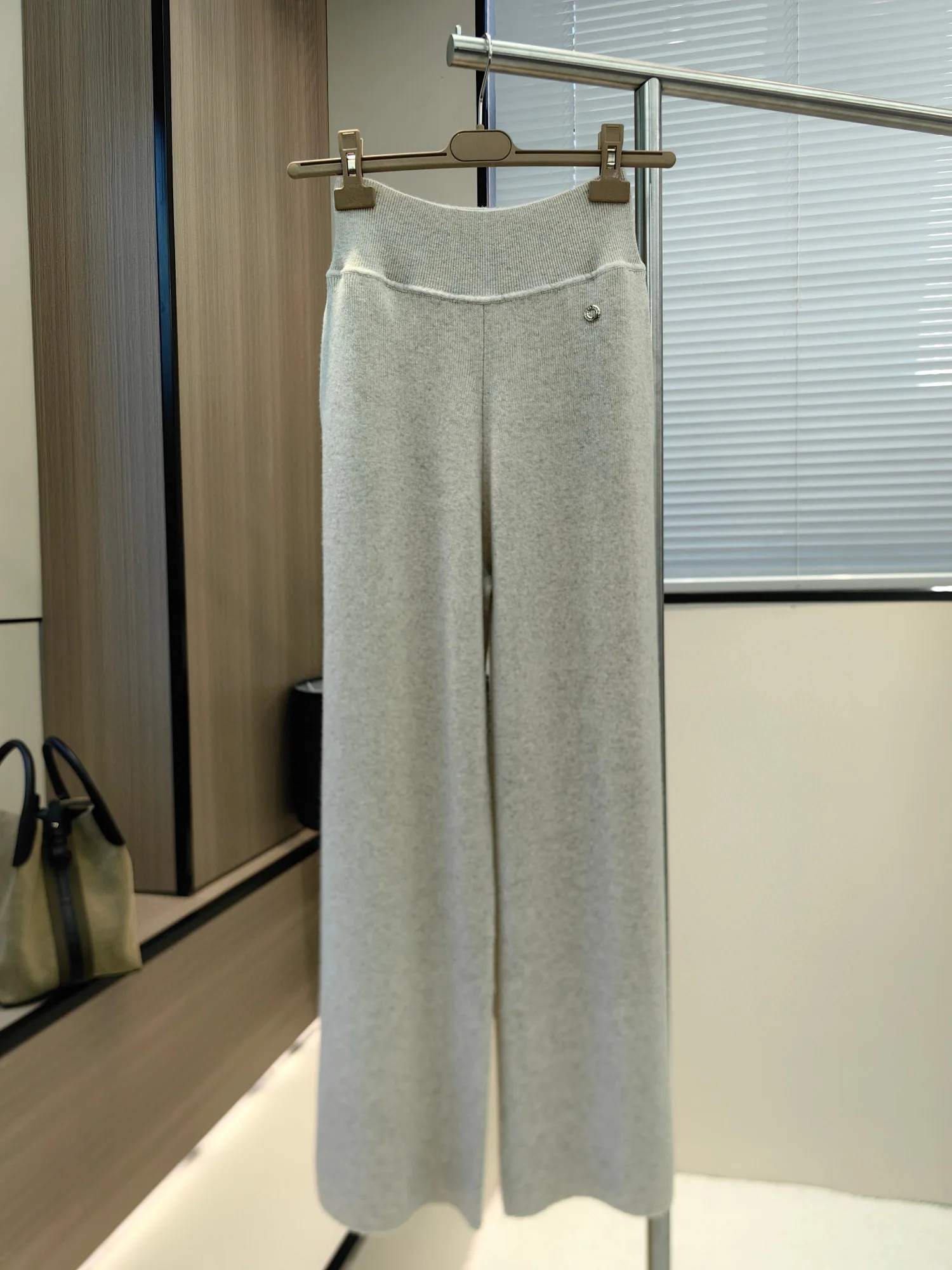 Fashionable autumn-winter loose trousers