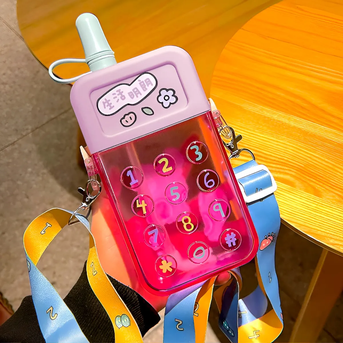 زجاجة مياه على شكل هاتف Kk-6، مقصف مدرسي بسعة 300 مل، زجاجة مياه للمدرسة، زجاجة مياه على شكل إبداعي.