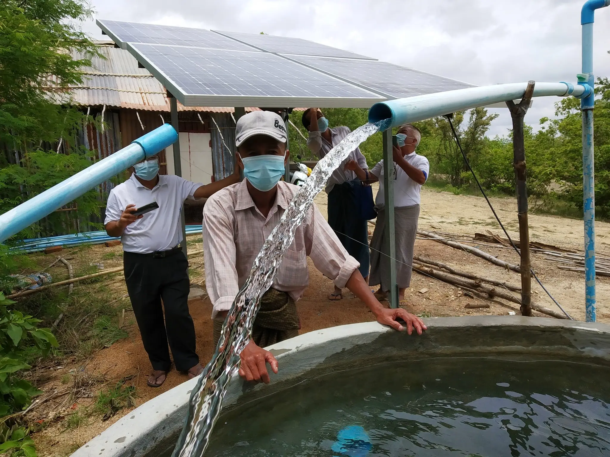 

5.5 HP Solar Power Motor 3 Inch Pipe Submersible Well Pump with Solar Inverter Powered High Volume Low Head Water Transfer Pumps