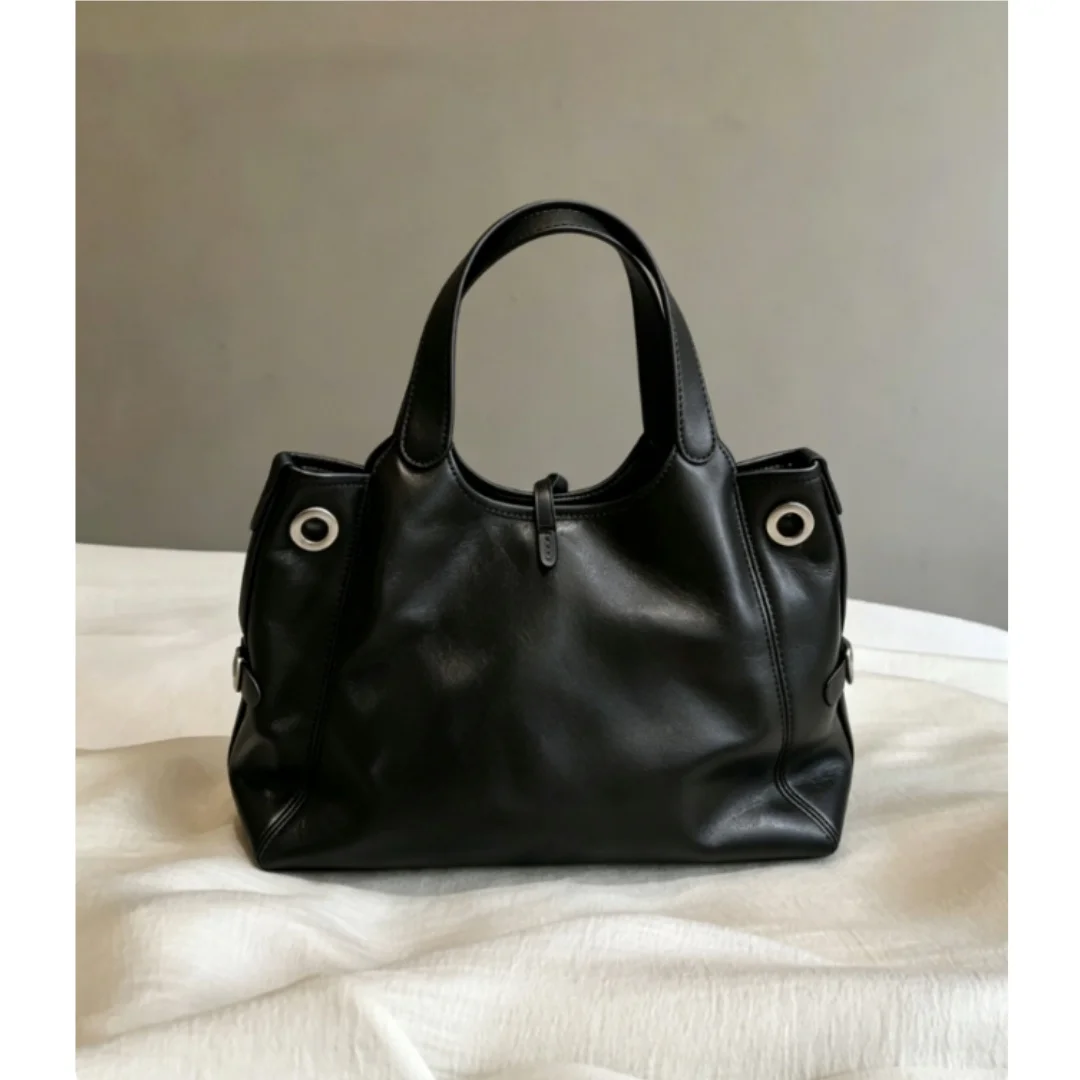 

New Size 29*17CM Women's Fashionable And Versatile Black Shoulder Bag No Box