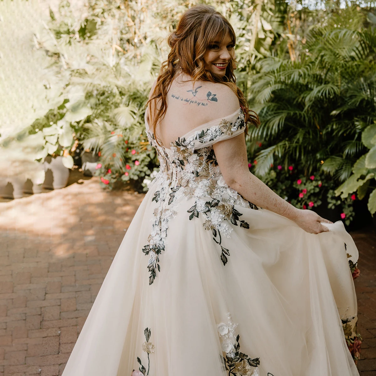 فستان زفاف مطرز ثلاثي الأبعاد لحديقة الزهور أنيق بدون أكتاف مقاس كبير مشد رومانسي ملون على الطراز القوطي فساتين زفاف مخصصة #2