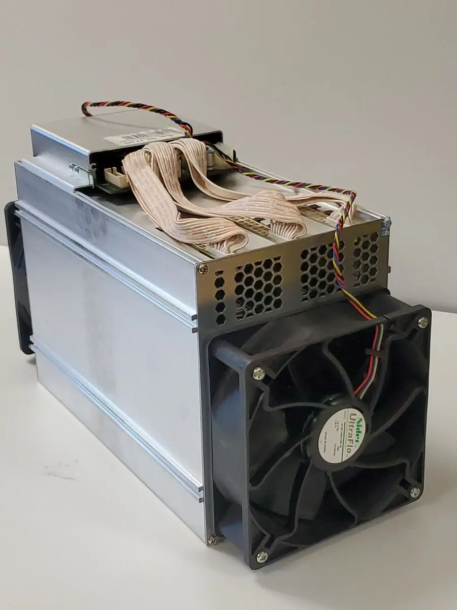 

СОВЕРШЕННО НОВЫЙ криптомайнер BITMAIN ANTMINER D3 17,0G ASIC Dash