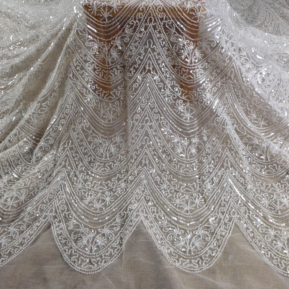 

HelluyerDc Белоснежная кружевная ткань с бисером, волнистые узоры, одна сторона легко разрезается для свадебного платья выпускного вечера ткань во дворе