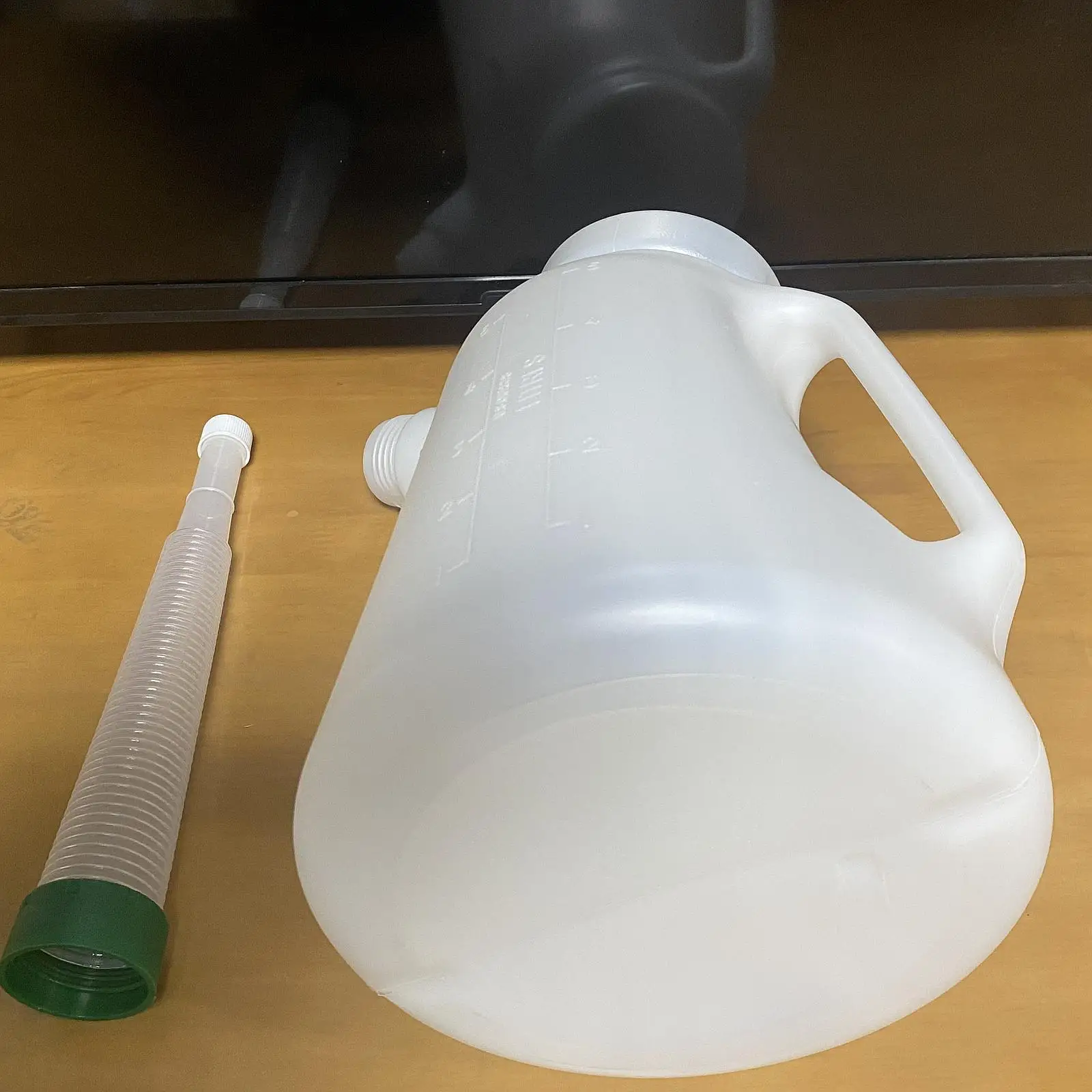 حاوية قياس الزيت 5L مع مقياس مع غطاء وعاء الزيت المضاد للتسرب زجاجة قياس الزيت إبريق لموزع حاوية زيت السيارات