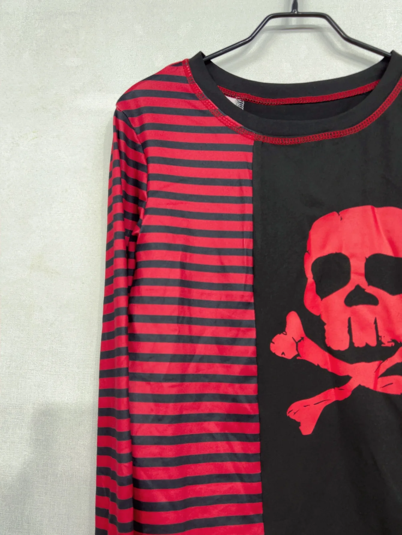 Y2k Goth Grunge Emo T-Shirt mit Totenkopf- und Streifenmuster, Damen, Gyaru-Mode, Subkultur, langärmelig, Acubi, Oberteil, 2000er-Jahre, alternativ, Kleidung. – Detail 3