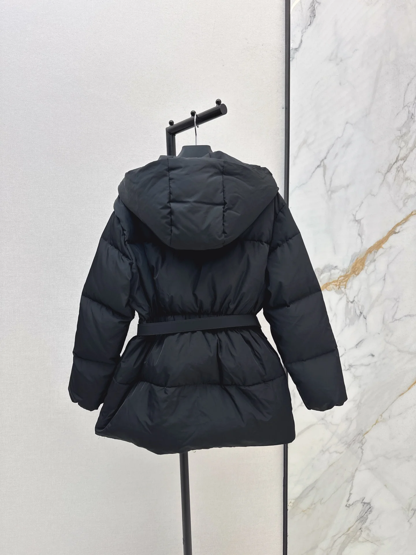 

2025 autumn and winter fashion new style women's down jacket hooded waist down jacket waist bag jacket to raise waistline