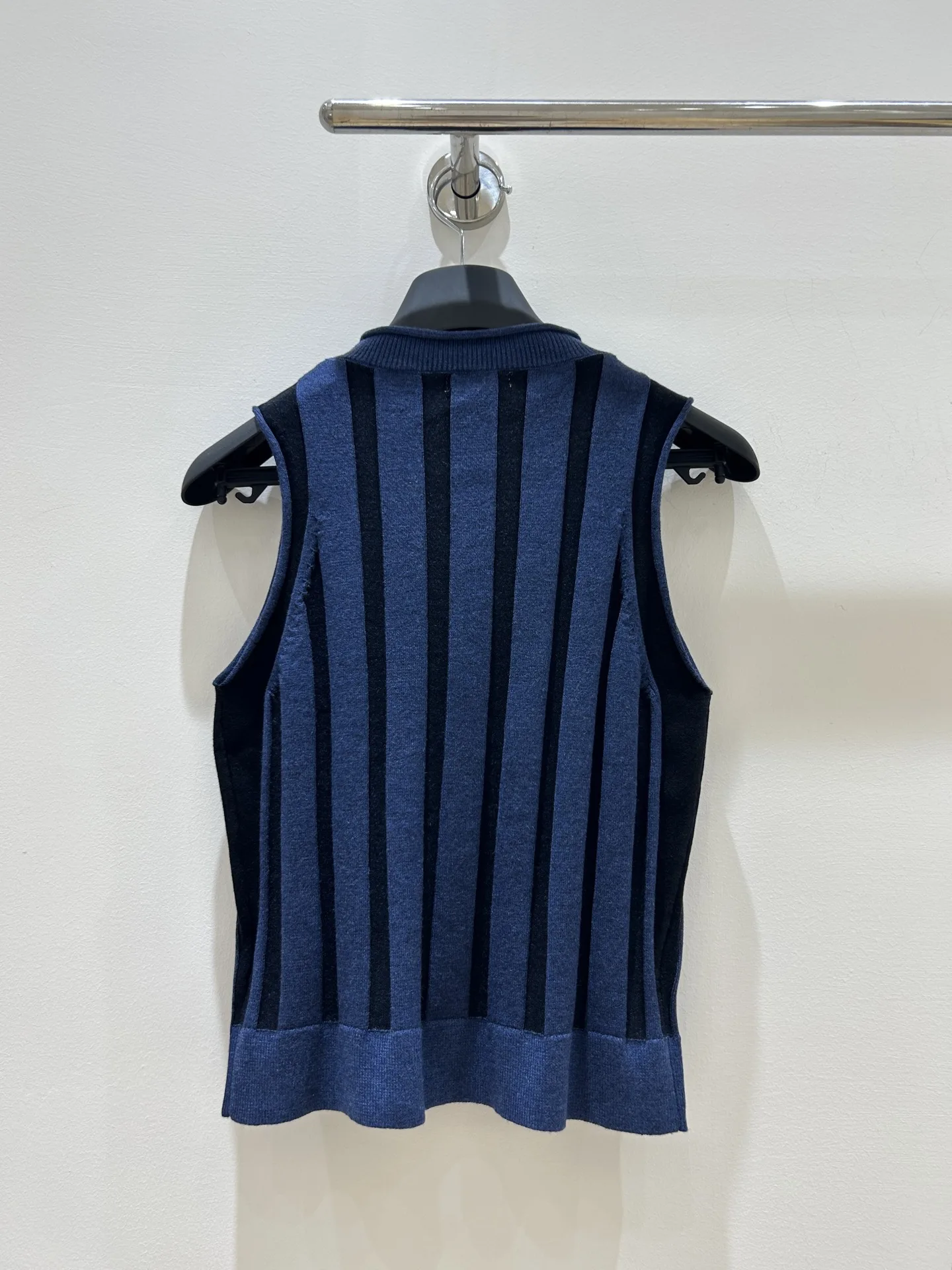 

Summer New Women's Solid Color Round Neck Embroidery Sleeveless Knit Top Short Sleeve