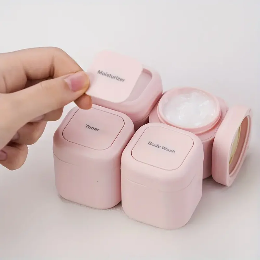 Magnetic Travel Container Set with 3 Capsules product image