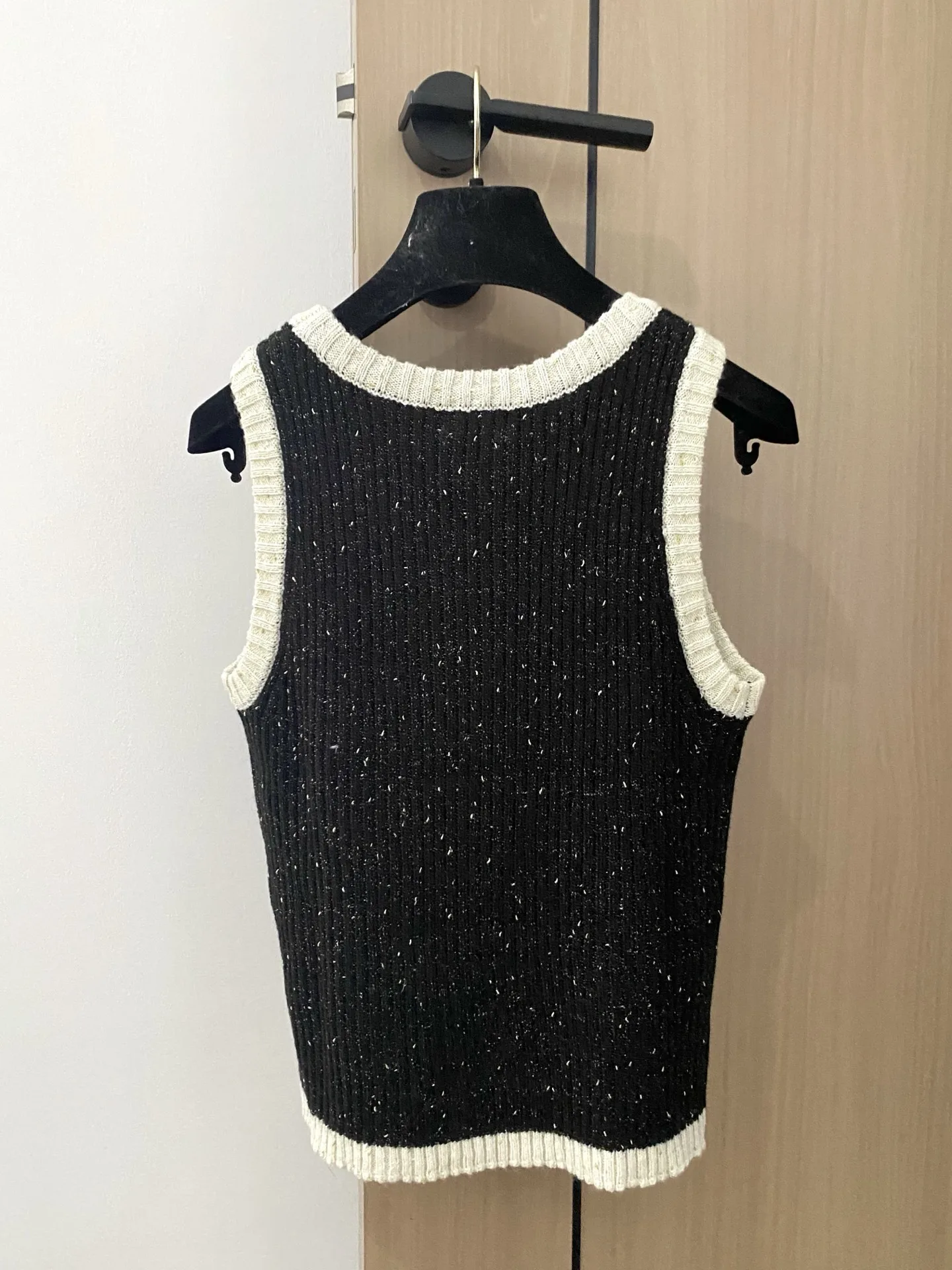 

High quality summer women's gold and silver thread contrasting knitted vest SU209
