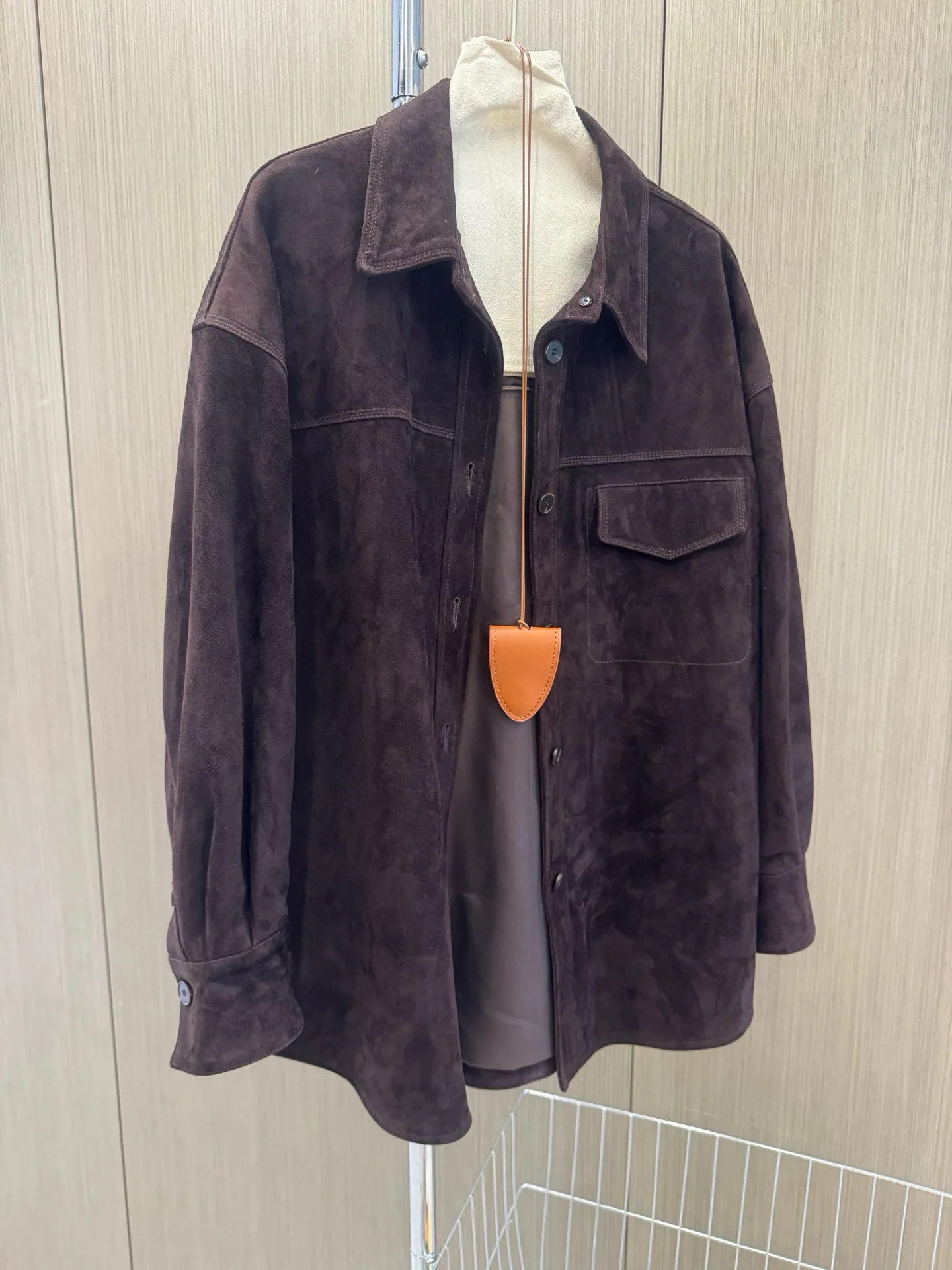Elegante giacca da donna in vera pelle scamosciata minimal