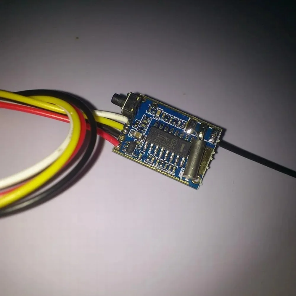 Bezprzewodowy nadajnik wideo UHF 200 mW Nadajnik audio-wideo UHF Transmisja AV Analogowy dźwięk telewizora Nadajnik sygnału wideo — zdjęcie 2