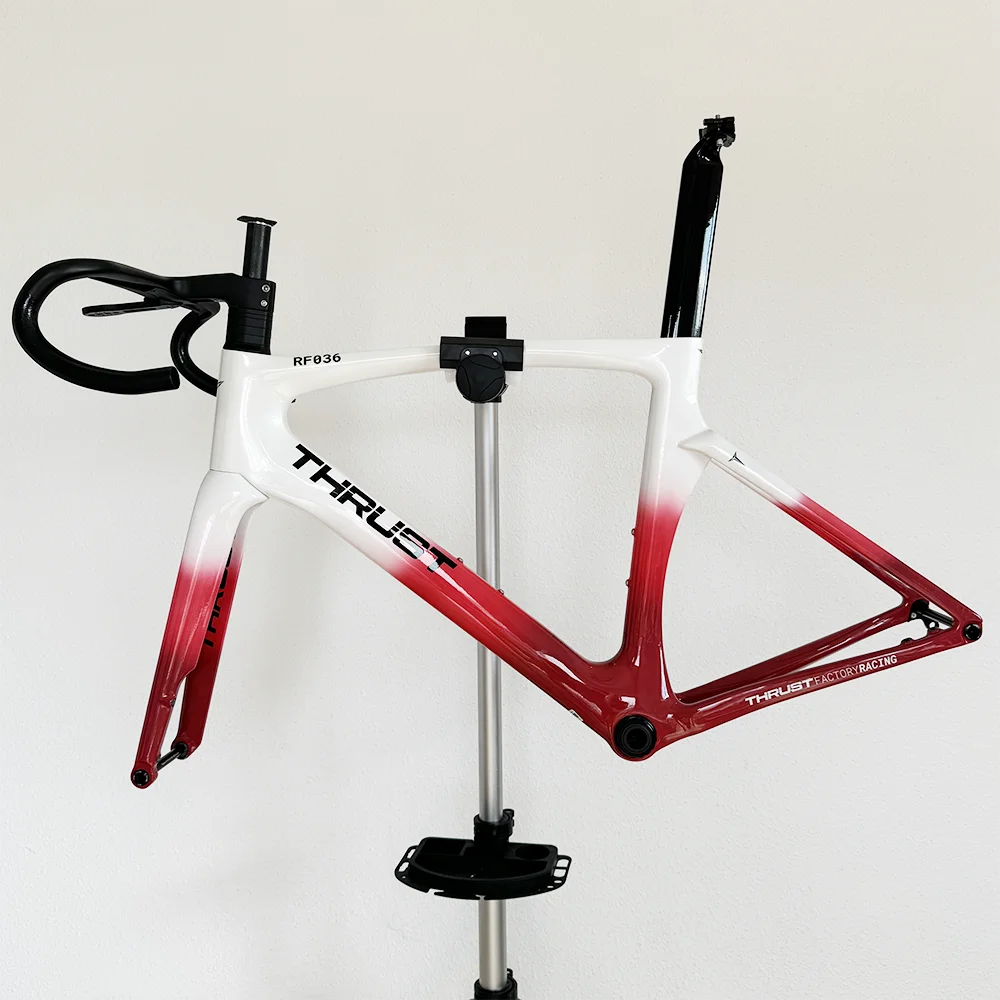 Carbon frame disc brake aero racefiets frameset met BSA T47, volledig interne kabelgeleiding, stuur en DI2 UPGRADED EPS.