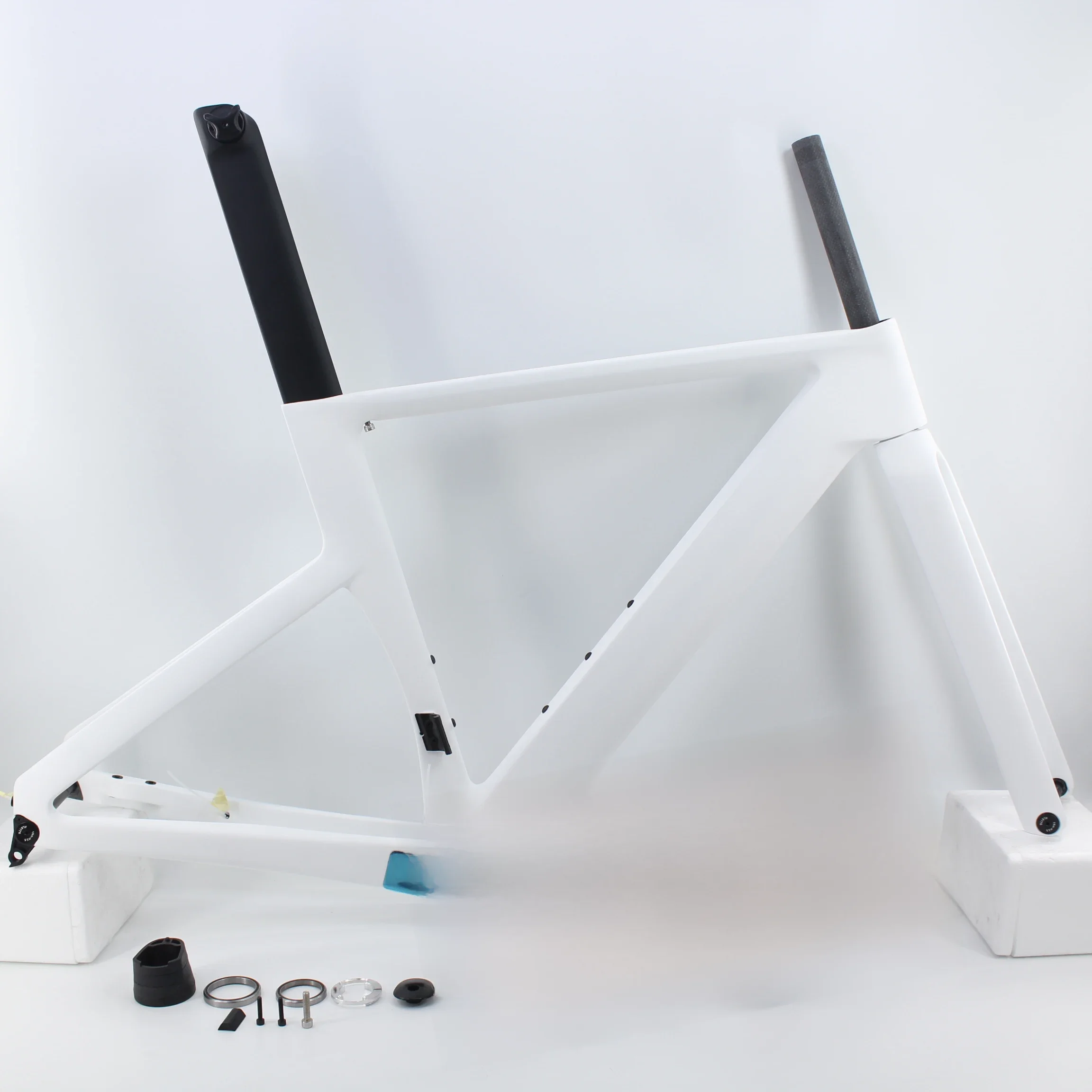 AliExpress UK New 700C Fully concealed cable Road Bike Full Carbon Fibre Bicycle Thru Axle Disc Brake Frame
