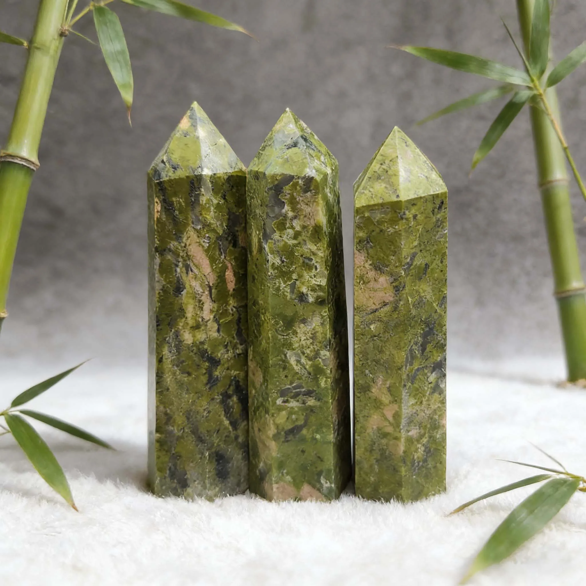 

Natural Xiuyan Jade Column Moss-Moist Green Unique Stream-Stone Cloud Texture High-End Collectible