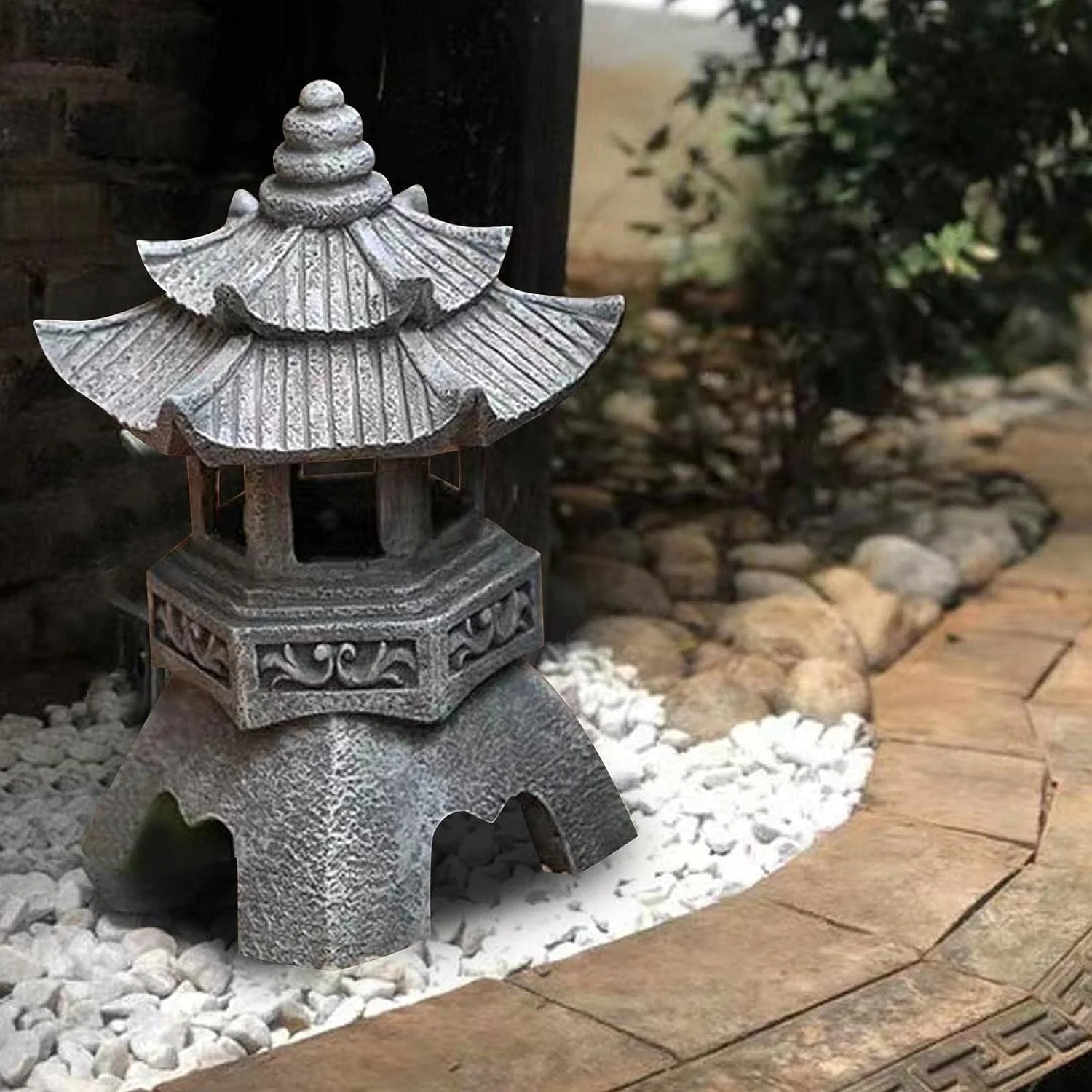 Garden Solar LED Pagoda Lantern Statue Light Outdoor Japanese Resin Landscap Decorative Lamp Ornament for Balcony Garden