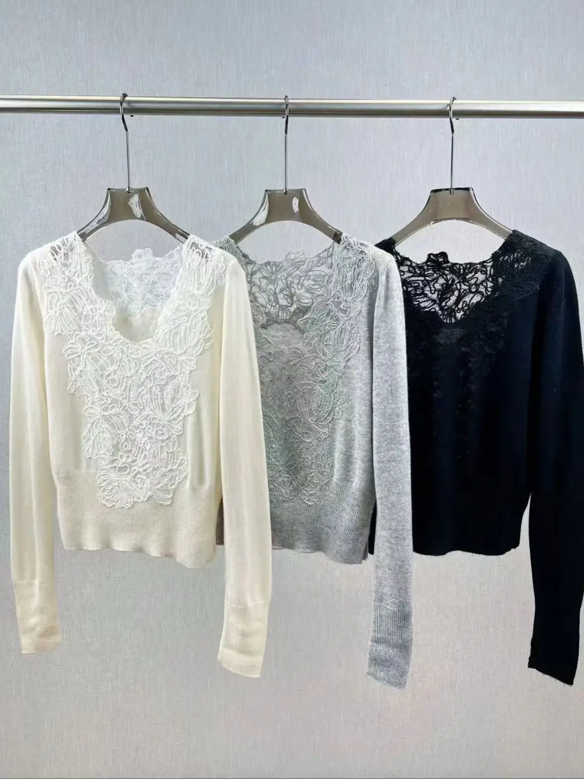 

Elegant lace trimmed women's cashmere knit blouse