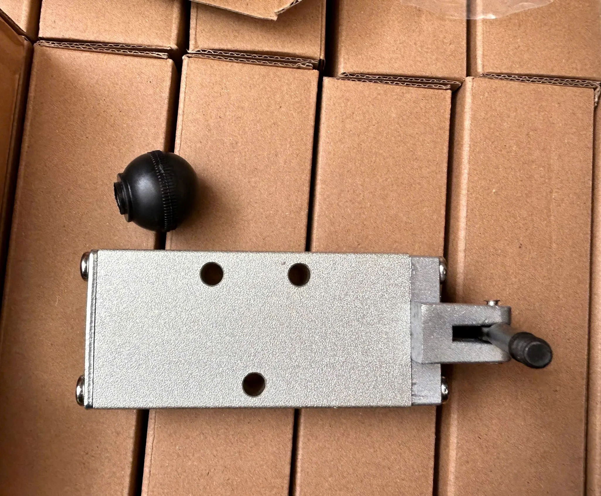 TB402  Manual Lever Valve – Pneumatic Directional Control Valve