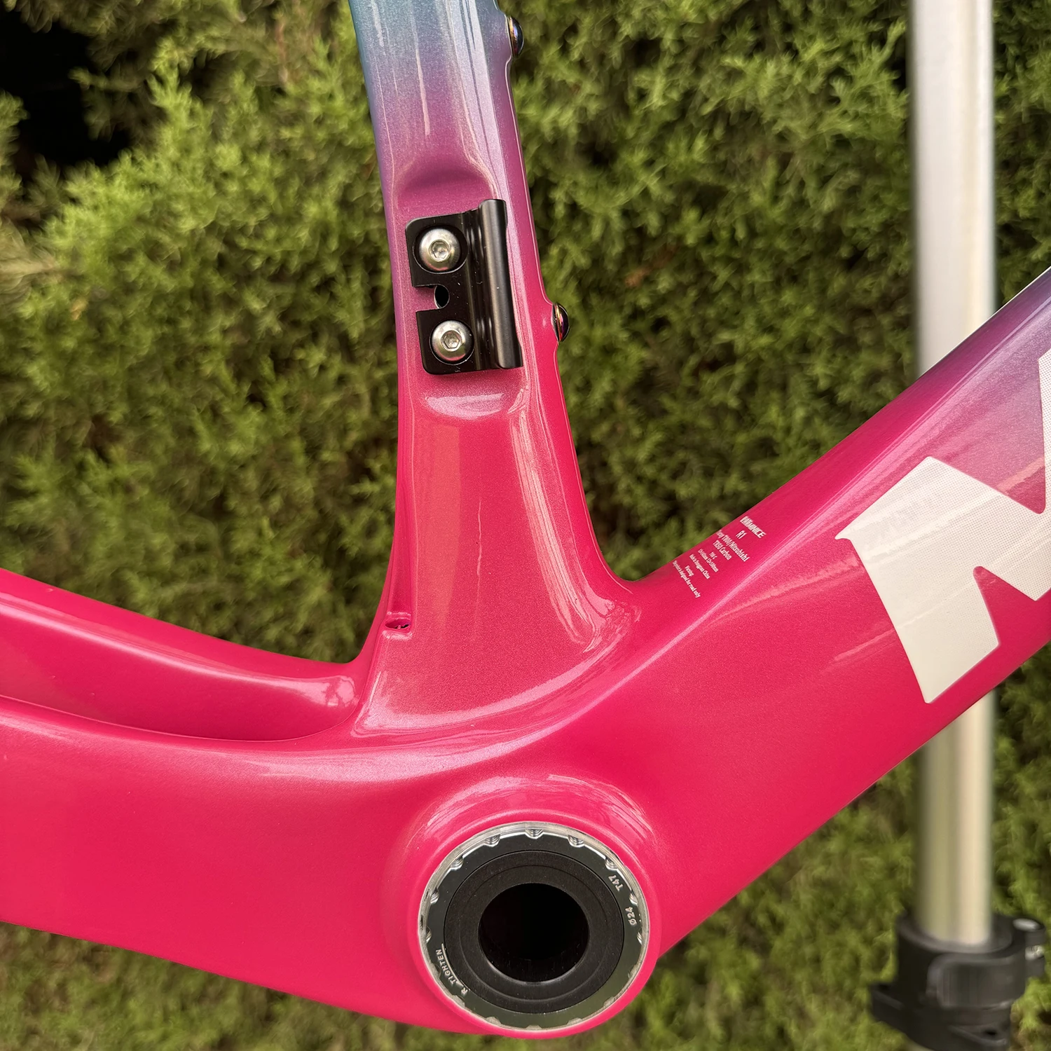 Minice Aerodynamischer EPS-geformter Carbonrahmen mit Scheibenbremse, max. 700*32C, AERO Rennrad-Rahmenset, BSA, vollständig interne Kabelführung, Lenker, DI2, mechanisch – Detail 25