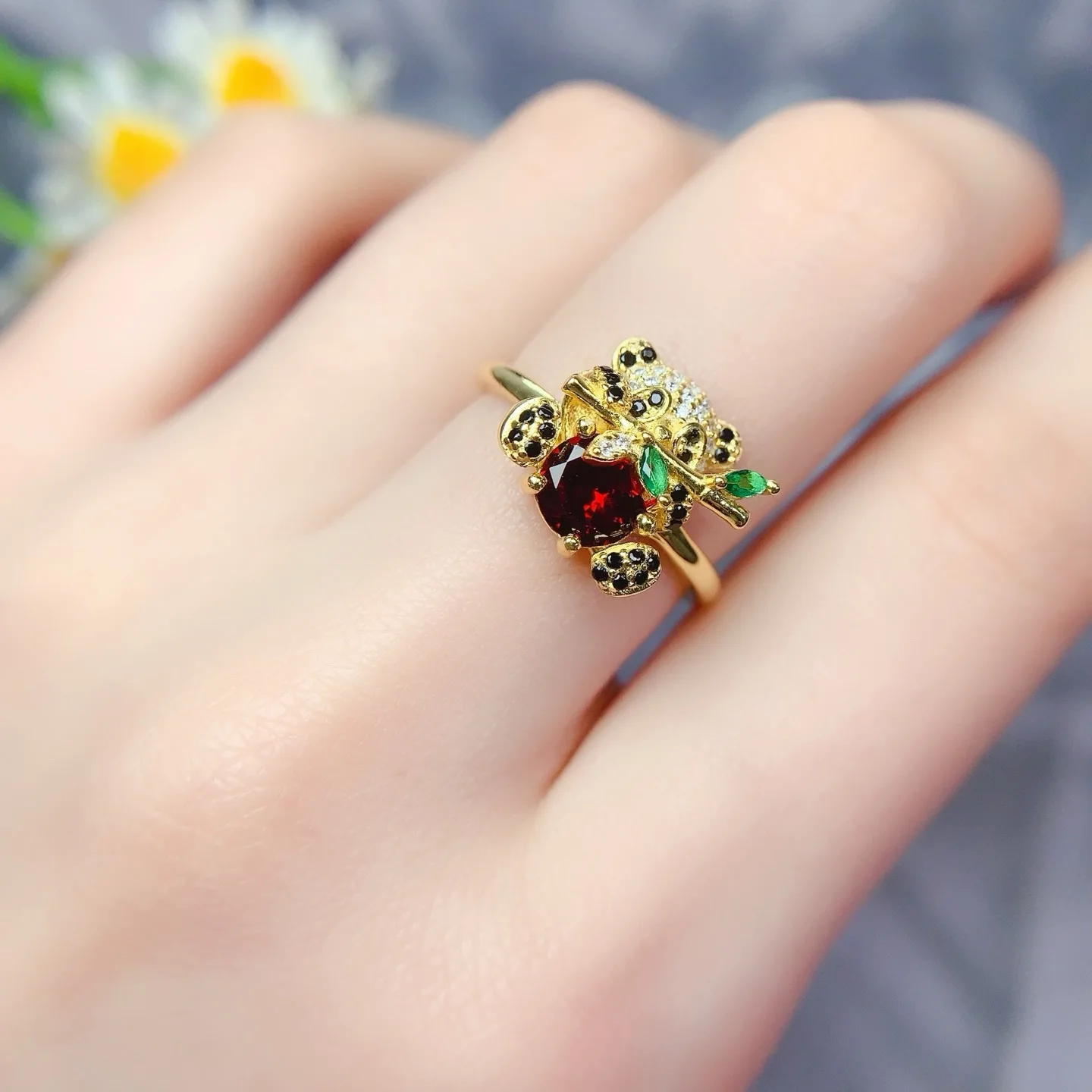 KJJEAXCMY Meisjes Natuurlijke 6x6mm Open Rode Granaat Panda Ring 925 Puur Verzilverd 18K Goud Kerstcadeau voor Vriendin Bruiloft