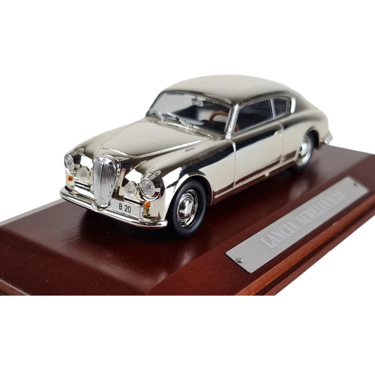 Planeta DeAgostini Altaya, Miniatura Coche Clásico Bañado en Plata Aurelia B20, Escala 1:43, Colección Joyas del Automóvil en Plata Silver Cars sin Fascículo, Caja Embalaje Original, Base de Madera Placa Identificativa