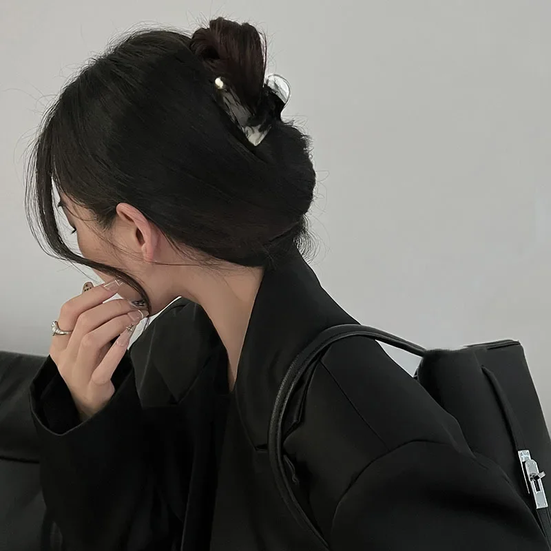 Korea Geometria Metalowa spinka do włosów dla kobiet Złota spinka do włosów Dziewczęca spinka do włosów Pazur Moda Srebrnoszary krab Spinka do włosów Akcesoria — zdjęcie 2