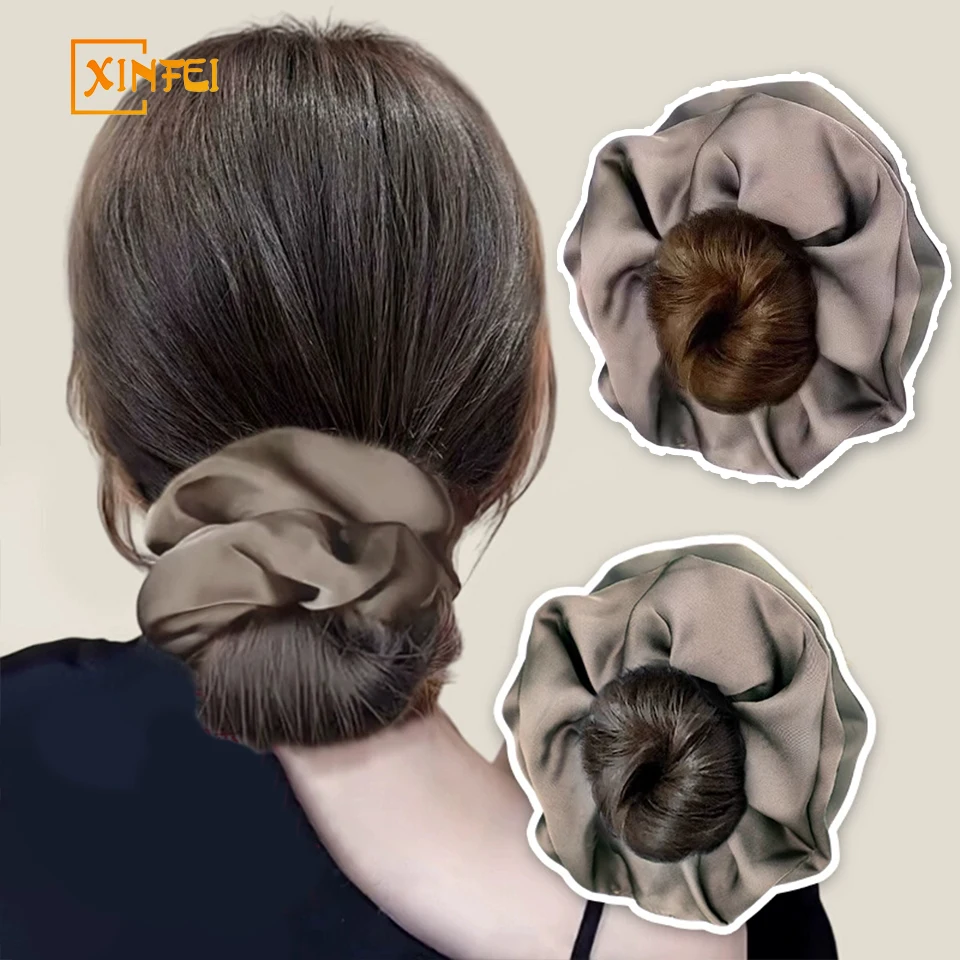 Coque sintético elegante com clipe de garra para mulheres: peruca updo ondulada instantânea, coque sintético chique, confortável e de aparência natural