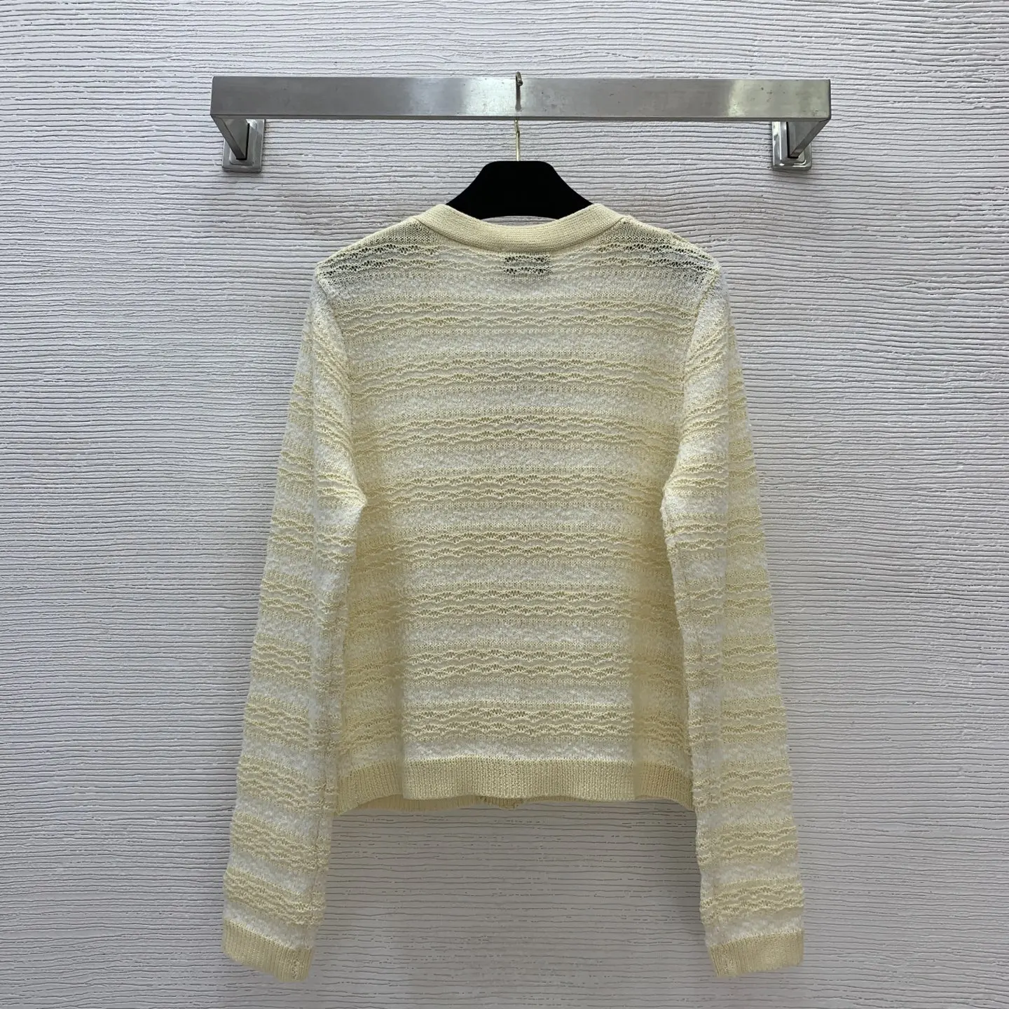

Autumn and Winter new Three-Dimensional Daisy Yellow Striped Hollow Knitted Cardigan Temperament V-neck Top 116