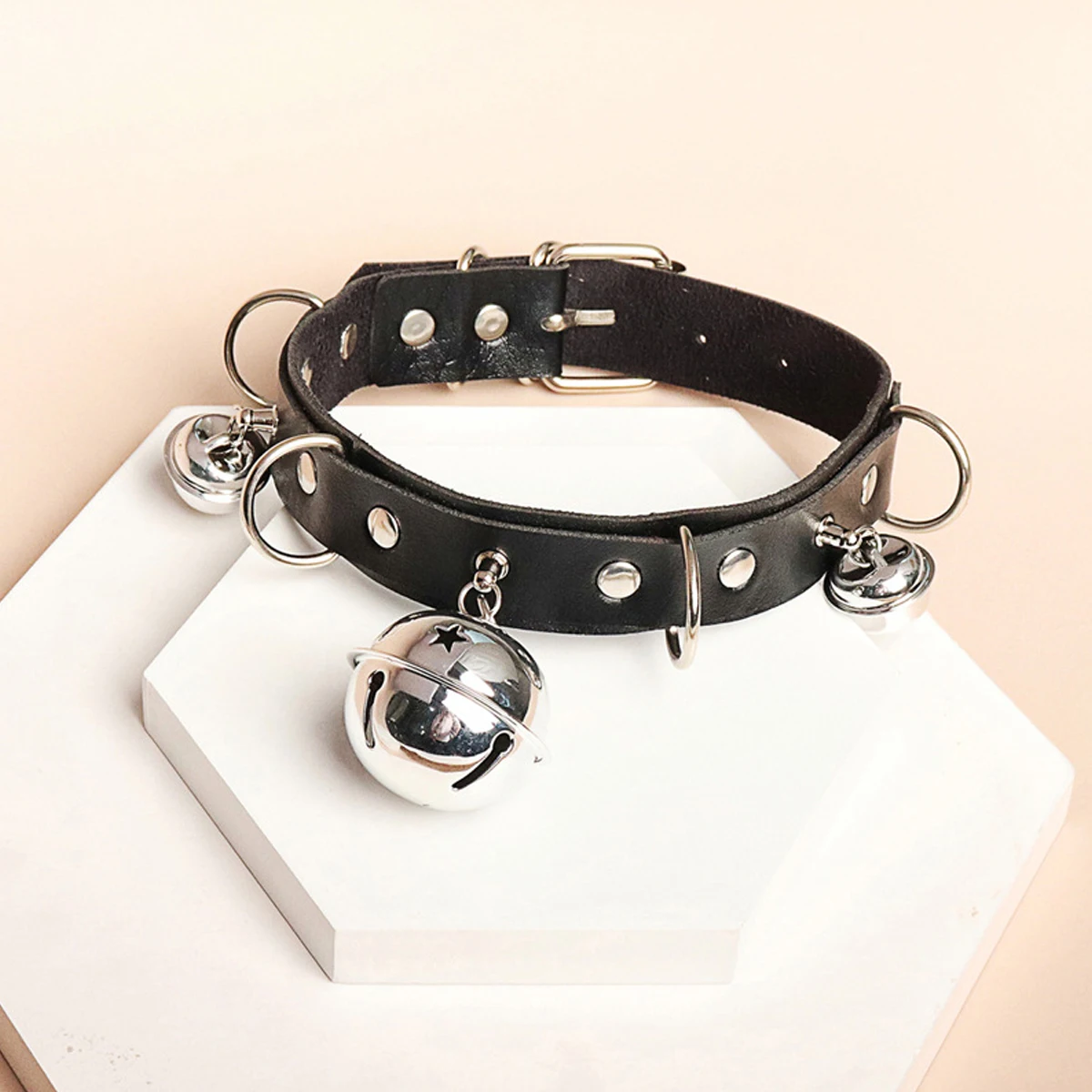 طوق قلادة على شكل جرس قوطي #2