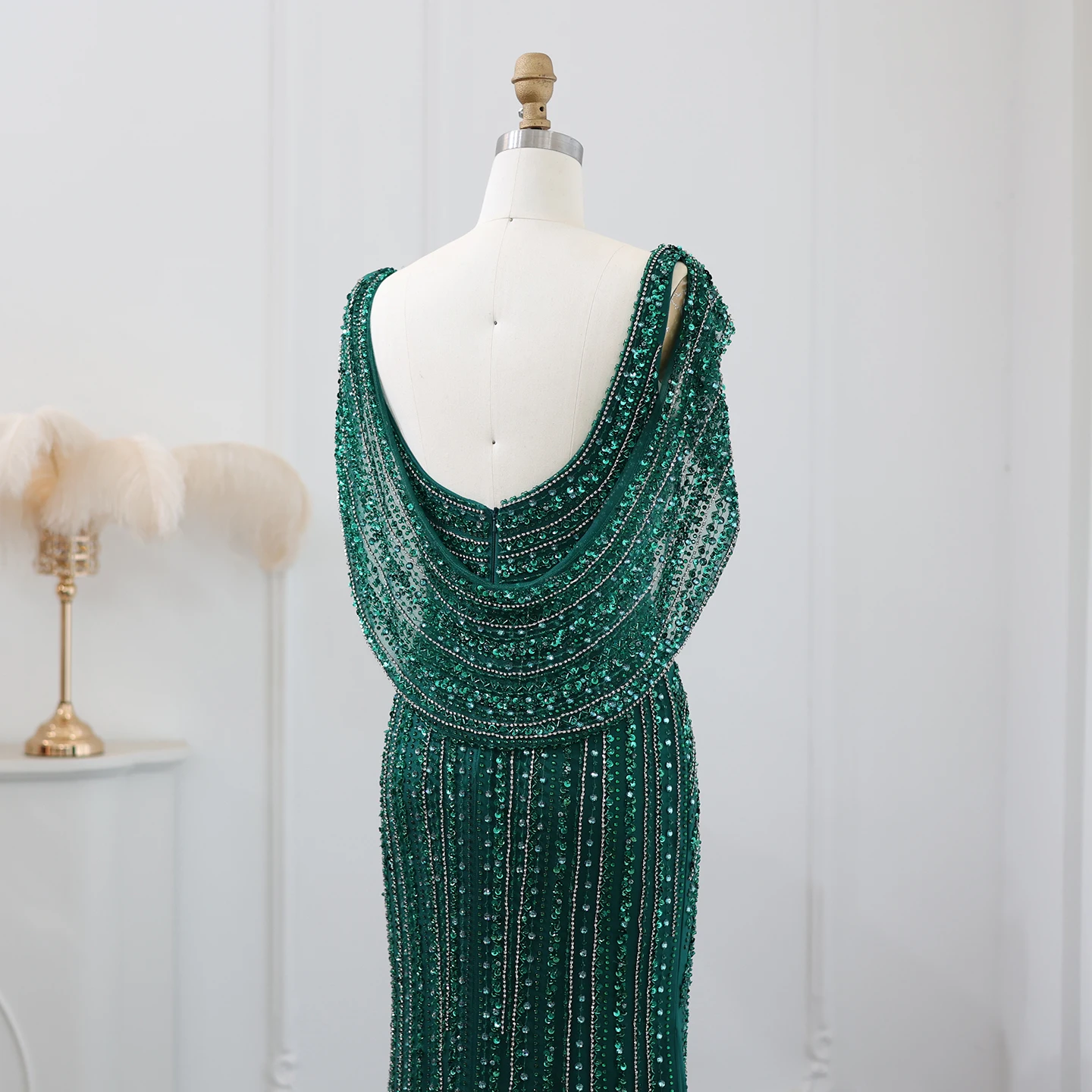 Sharon Said Luxuriöses Silbernes Meerjungfrauenkleid für Hochzeitsfeier mit Cape, Perlenbesetztes Schlitz-Abendkleid SS035 Maßanfertigung – Detail 32
