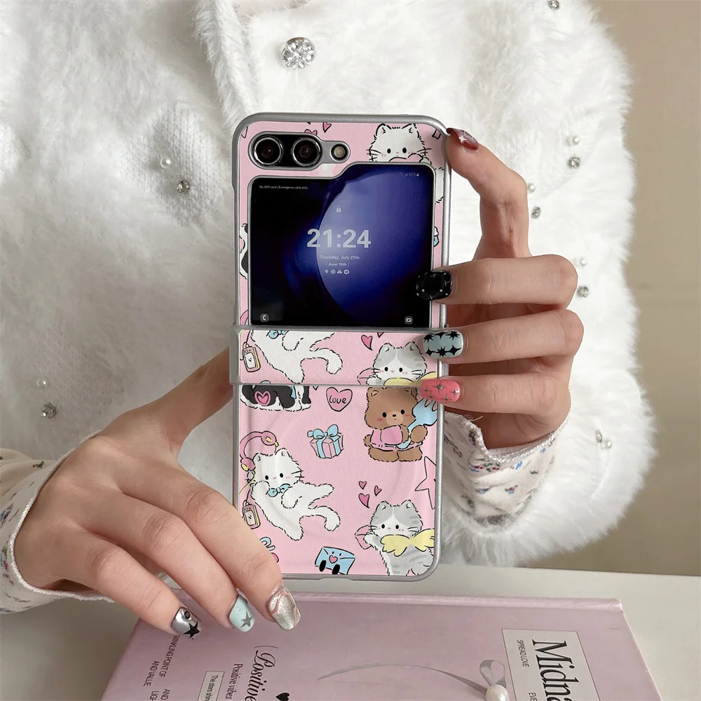 Nova Capa Magnética para Celular com Patch de Gato Fofo em PU, Compatível com Samsung Galaxy Z Flip 7 6 5 4 Flip 5 Flip 6 Flip 4 Fro