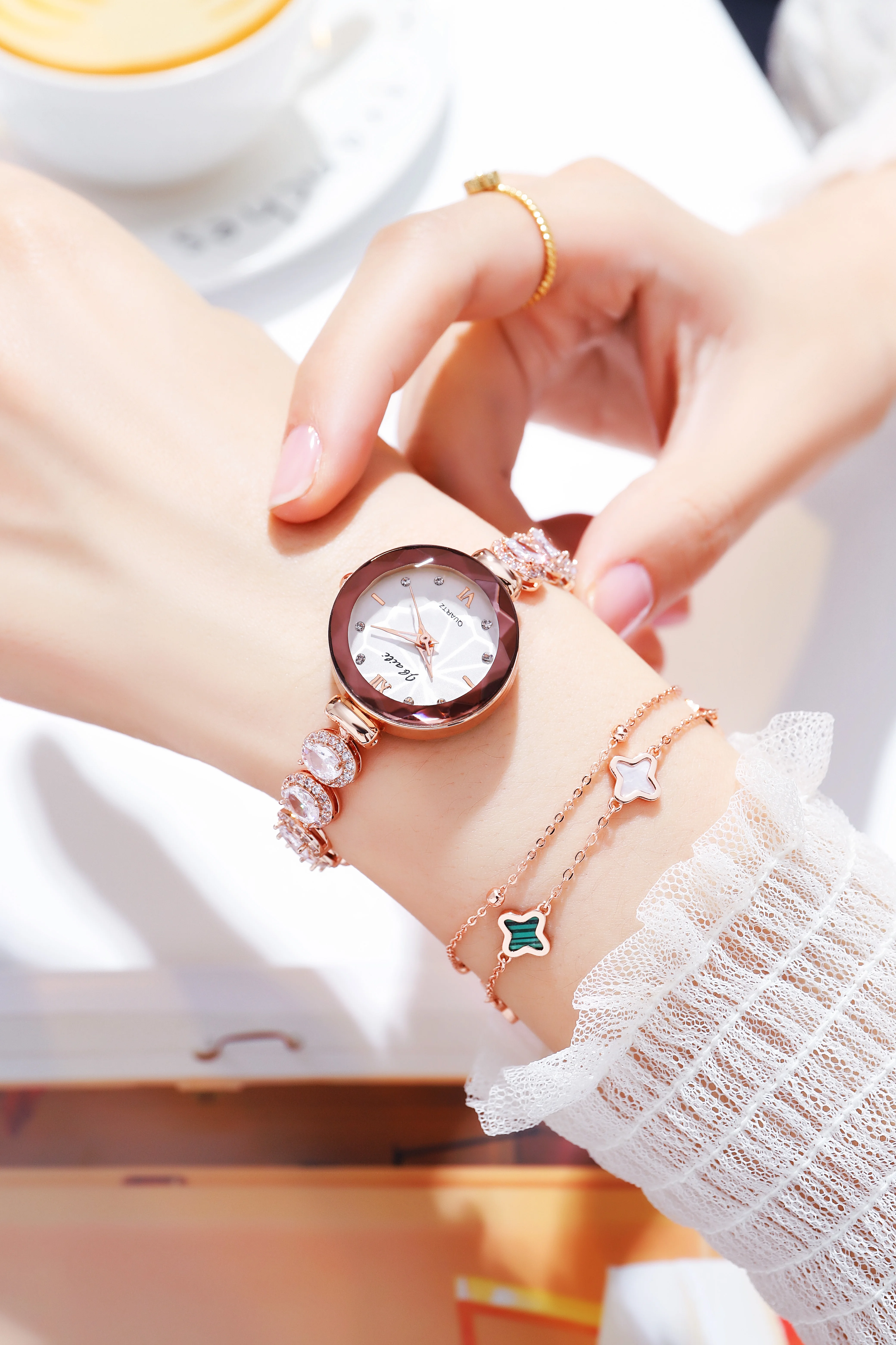 2023 Women Watch Cinnamoroll Fresh Lovely Ins Style Ladie Quartz Watch Bracelet Cartoon Dial Watch Girl Birthday Gift