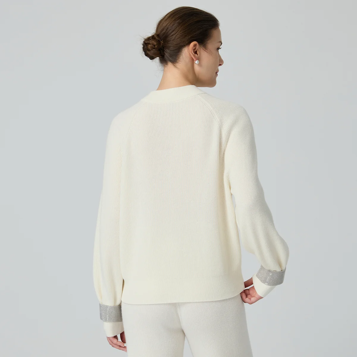 BD4521333 럭셔리 메리노 울 리브드 풀오버 100% 메리노 울 12게이지 니트 크루넥 메탈릭 엣지 마감