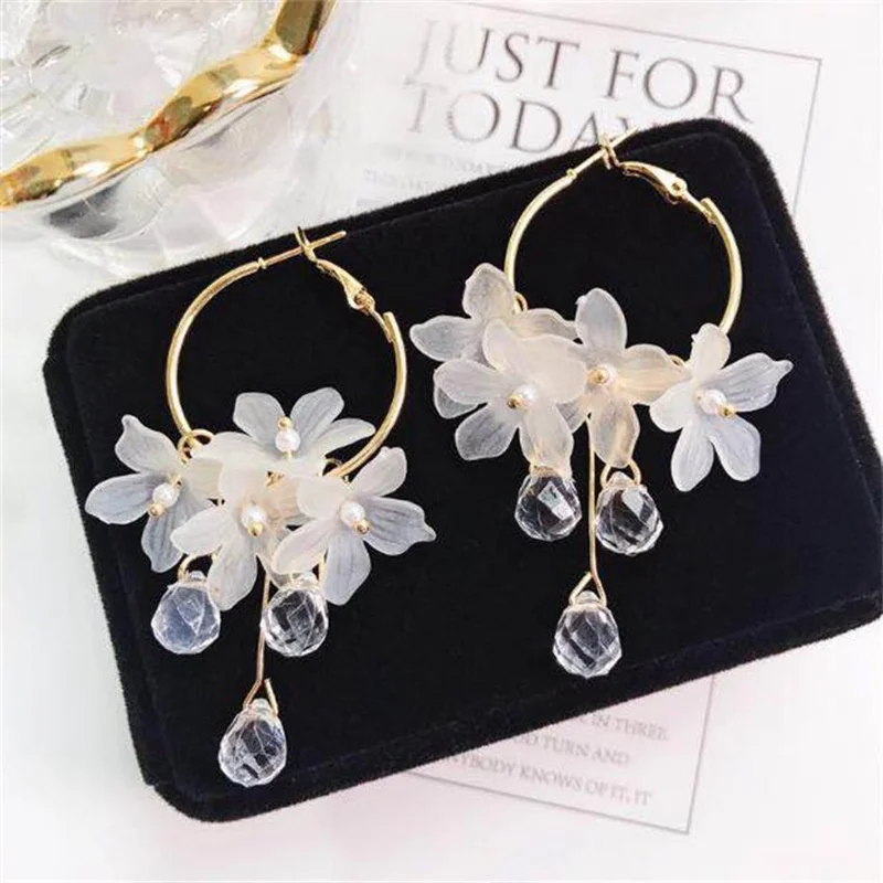 Korean White Acrylic Flower Handmade Earrings Women Fashion Long Hanging Earrings Crystal Female Wedding Earring Party Jewelry
