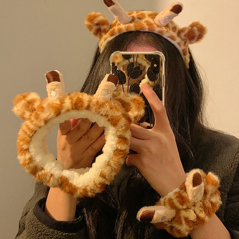 Cartoon Giraffe Cute Plush Bath Headband Wash Face Hair Hoop Hairbands Wristband for Bathroom Soft Remover Skin Care for Women — zdjęcie 2