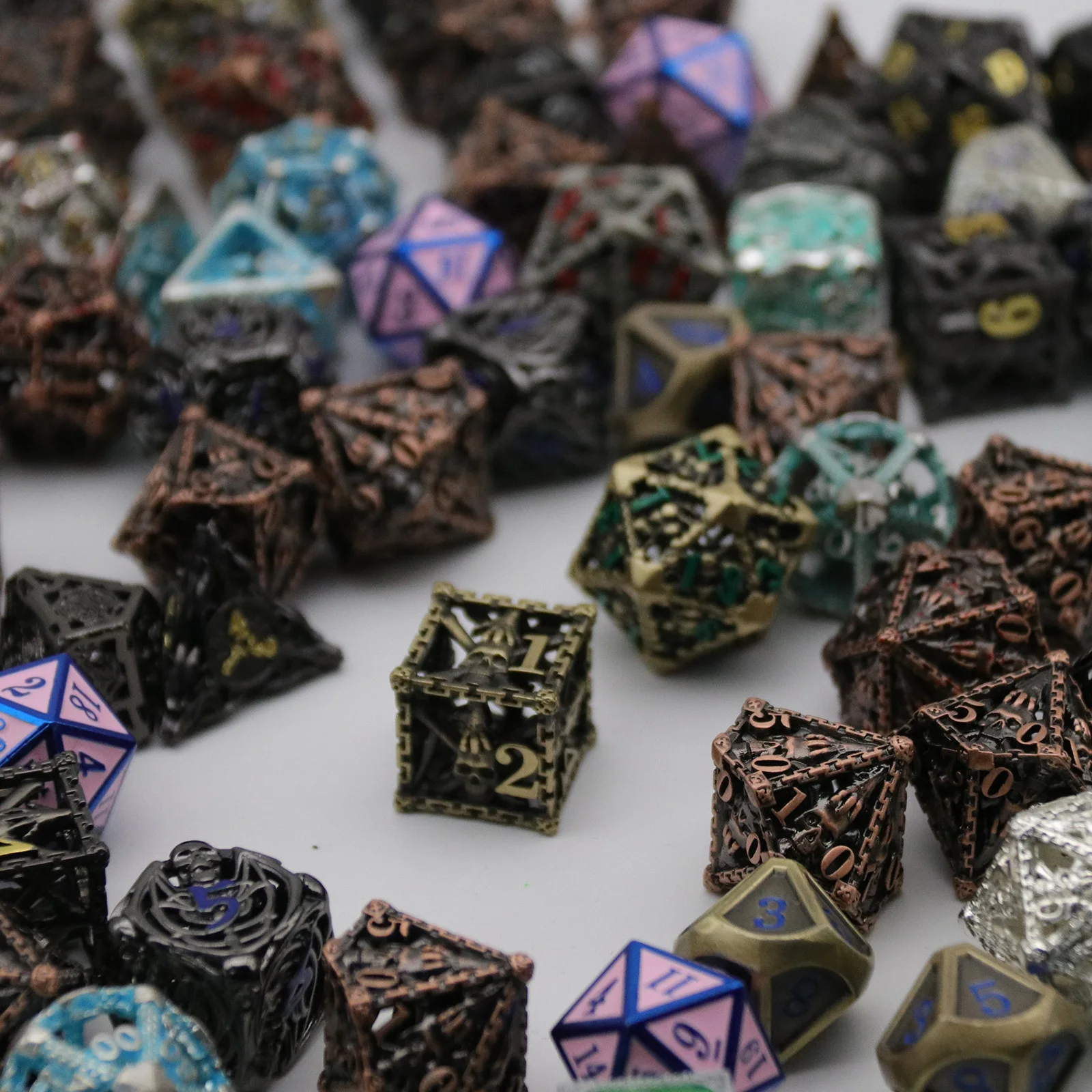 1PC Random Color Metal Dice D4 D6 D8 D10 D% D12 D20 Polyhedral Dice for Dungeon and Dragon Role-Play Board Games