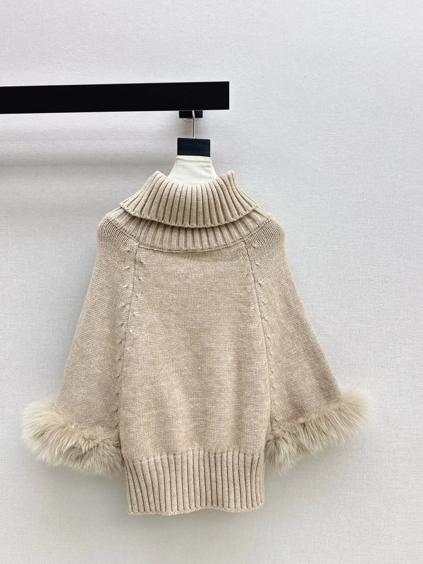 

2025 Autumn/Winter Women's Wool Splicing High Collar Sweater HL166