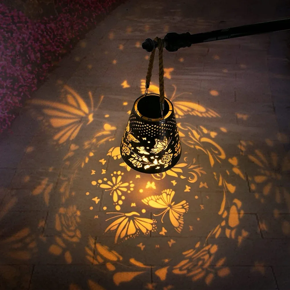 Solar Powered LED Hanging Lantern Borboleta, flor, lâmpada de projeção para iluminação exterior, luz