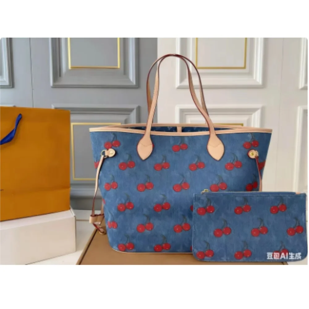 

2025 Новый размер: 31x28 Модные универсальные сумки из кожи вишни Портативные можно носить на плече без коробок