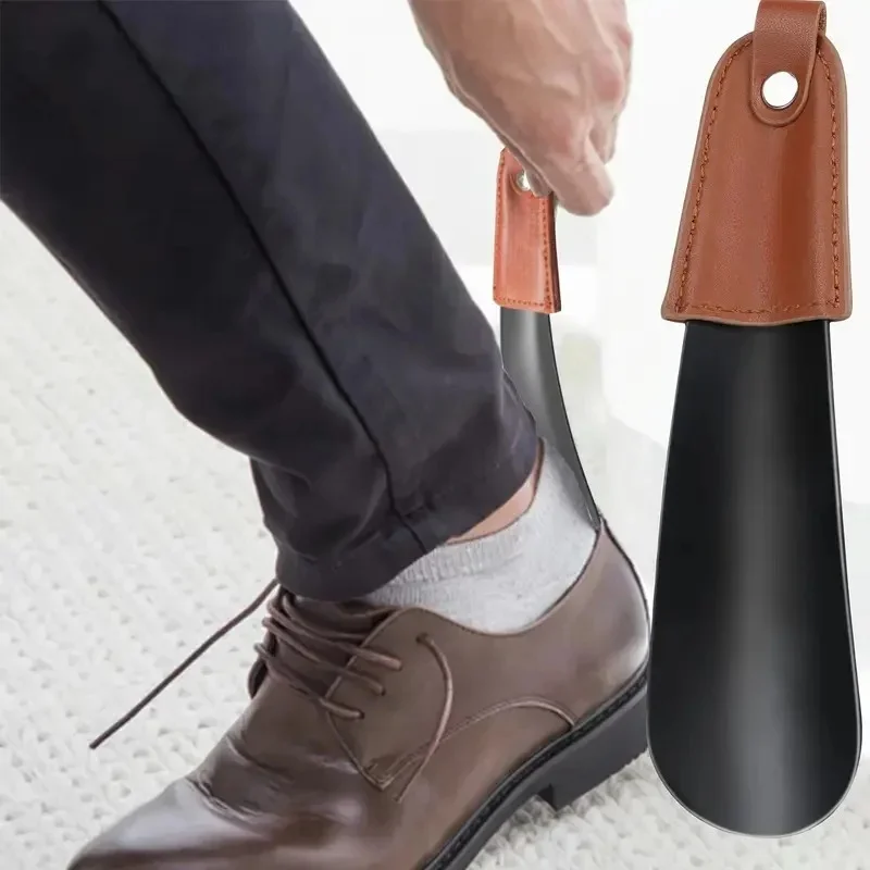 1 chausse-pied en acier inoxydable avec poignée en cuir, le chausse-pied de voyage est facile à transporter et à porter.