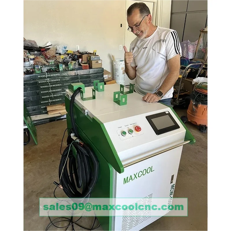 Preço de fábrica Maxcool Máquina de limpeza de metal a laser de fibra portátil limpador de remoção de ferrugem 3000w 2000W 1500W