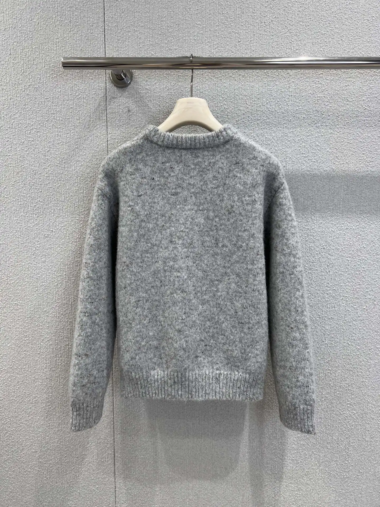 

2025 Autumn/Winter Flower Drawing Wool Knitted Sweater Embroidered Flower Clusters 583