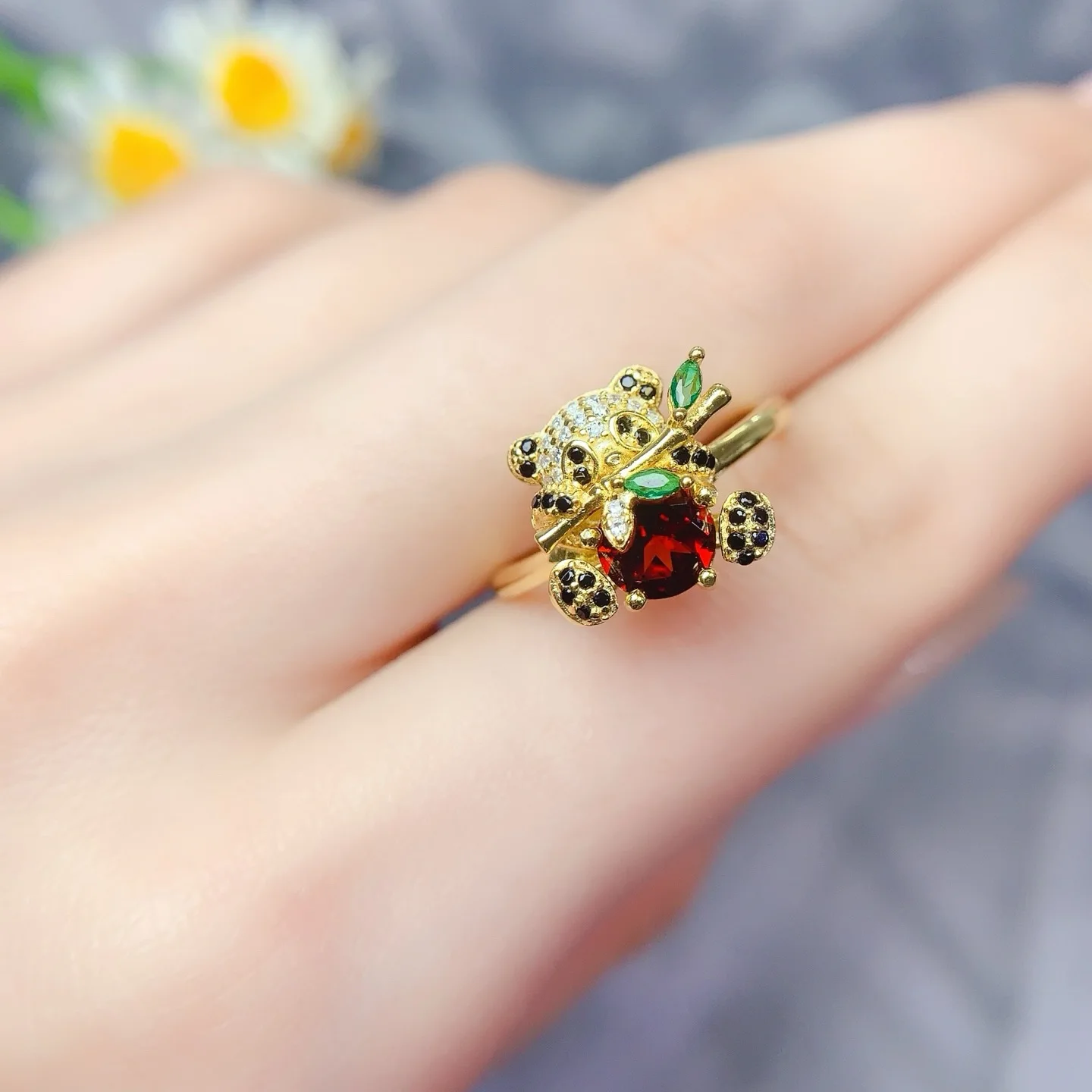KJJEAXCMY Meisjes Natuurlijke 6x6mm Open Rode Granaat Panda Ring 925 Puur Verzilverd 18K Goud Kerstcadeau voor Vriendin Bruiloft