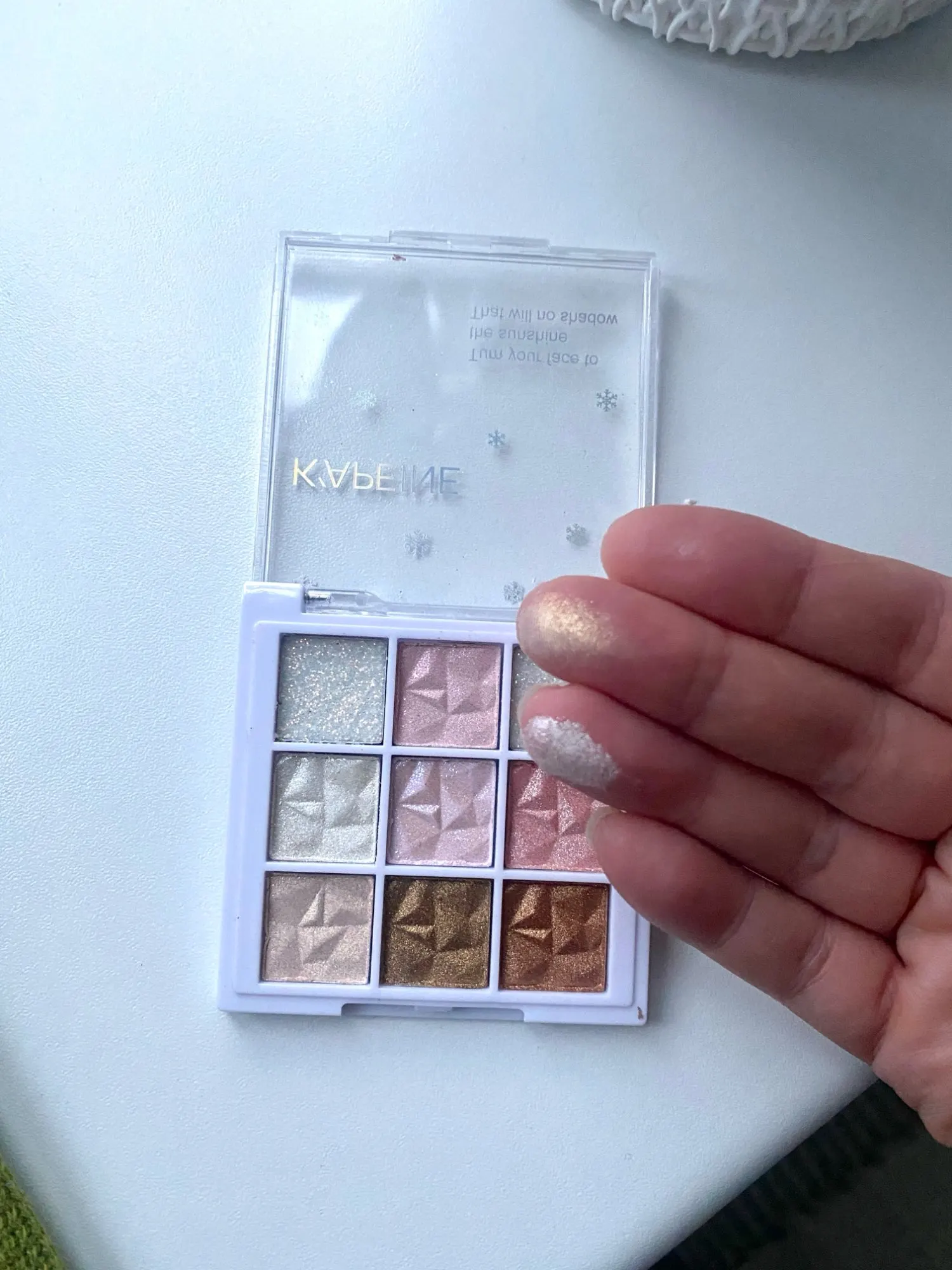 9 Colors Glitter Snowflake Eyeshadow Palette Dream Girl Pearly Eye Shadow Matte Matte Highlights Cool Tone Charming Eyes Makeup photo review
