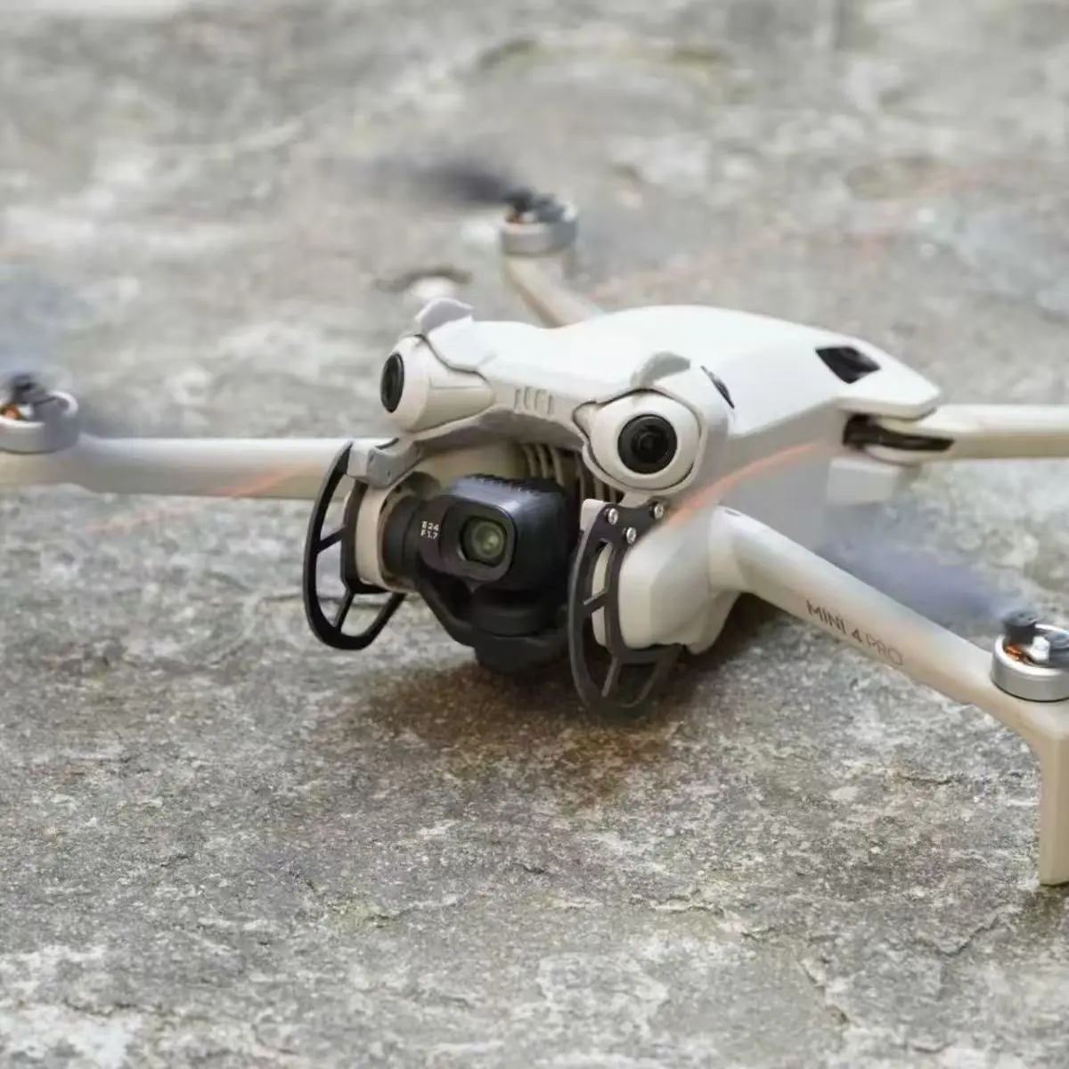 Ochraniacz gimbala do DJI Mini 4 Pro, osłona antykolizyjna, stabilna i wytrzymała, opcje z włókna węglowego i tworzywa sztucznego. — zdjęcie produktu 2