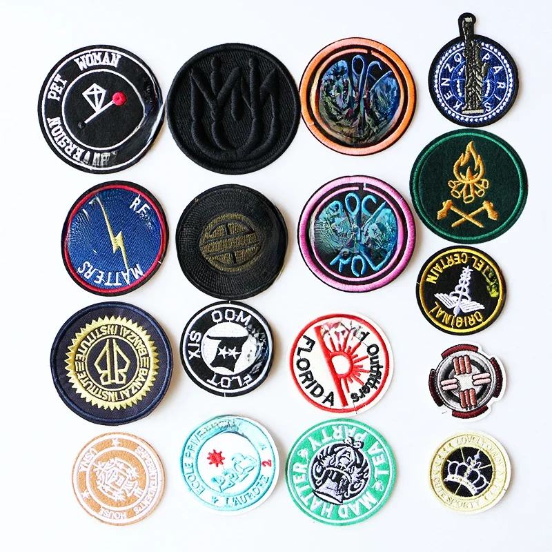 1 sztuk Royal Shield Medal ikona haftowane żelazko na plastry na odzież DIY paski ubrania Patchwork naklejki niestandardowe odznaki — zdjęcie 2