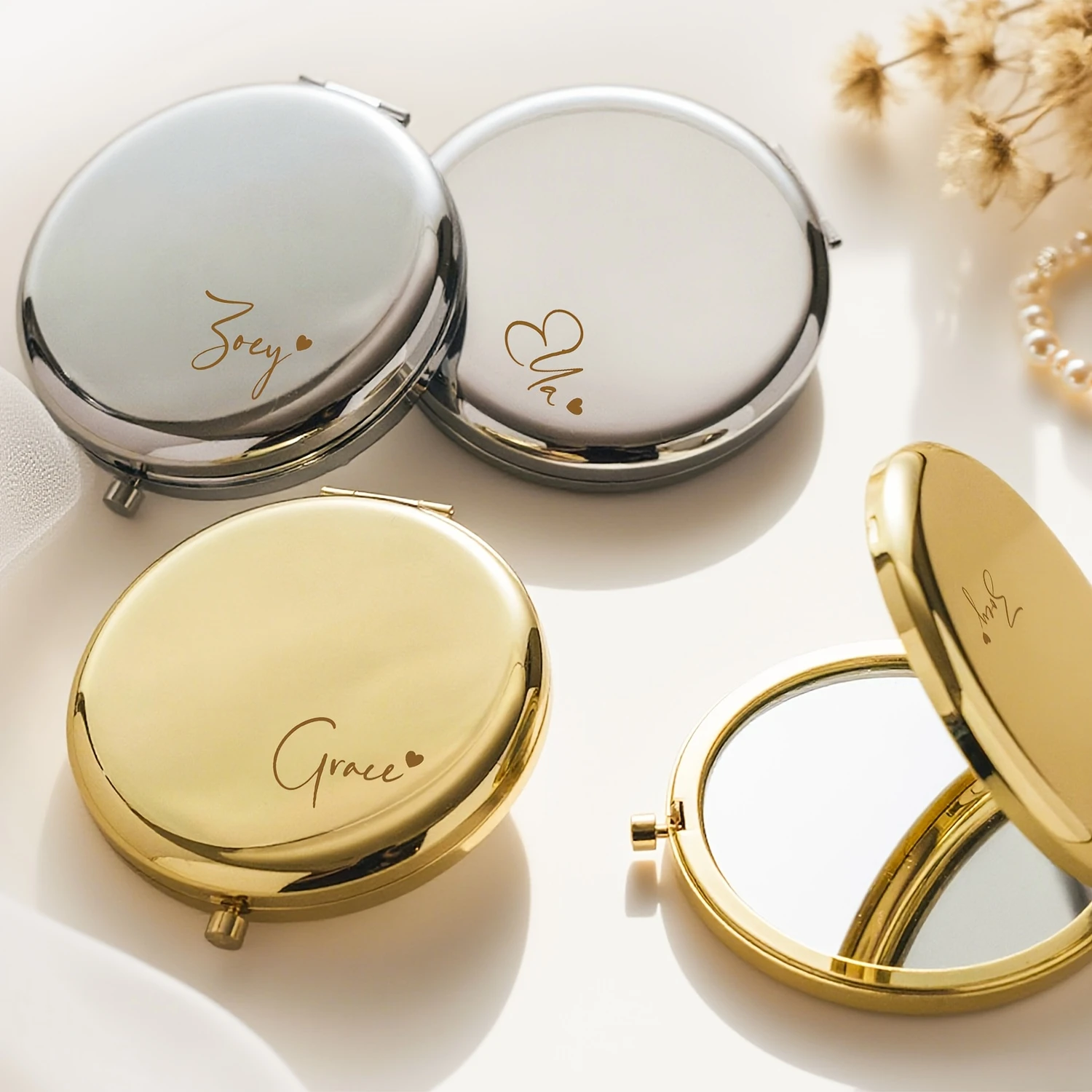 espelho-de-maquiagem-personalizado-em-formato-de-coracao-com-gravacao-presente-personalizado-com-nome-para-madrinhas-casamento-dia-das-maes-e-ocasioes-especiais