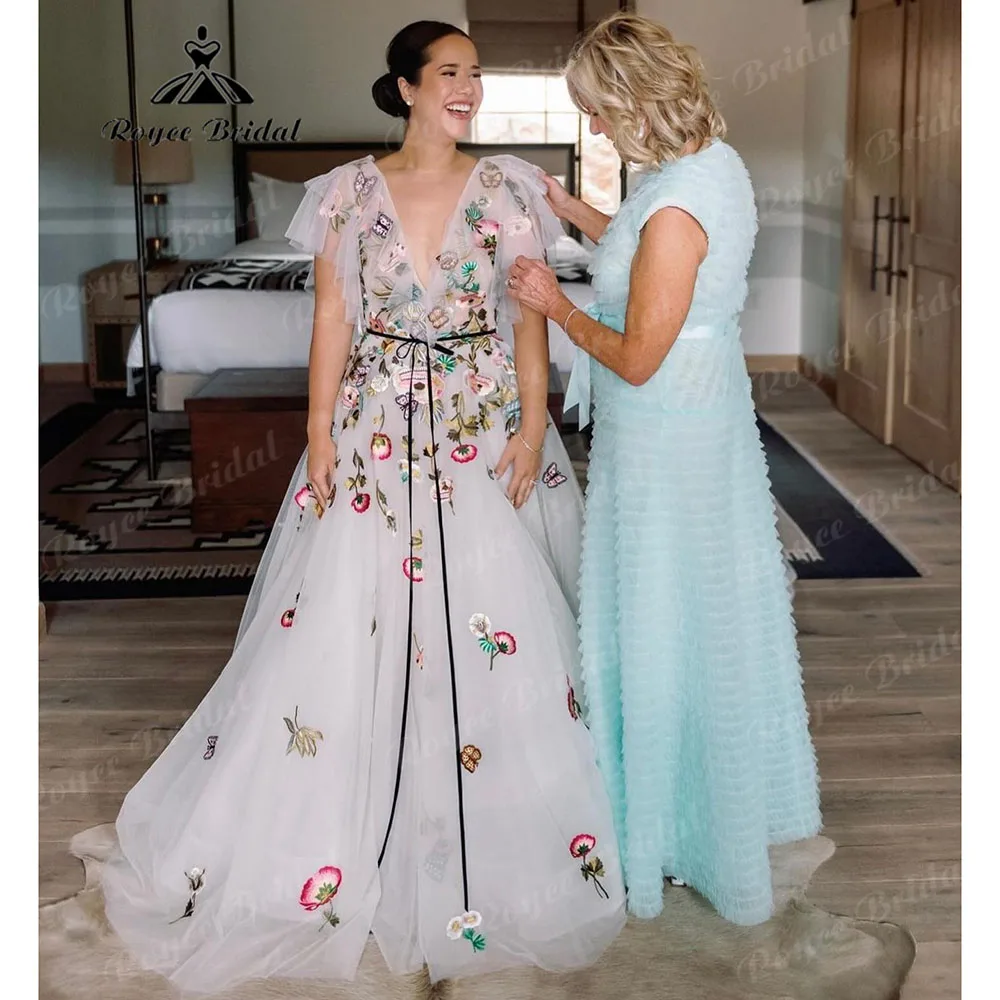 Plunging V Neck Garden Bloom Wildflower Princess Embroidered Wedding Dress for Women 2025 Floral Bridal Gown Custom Made Princes