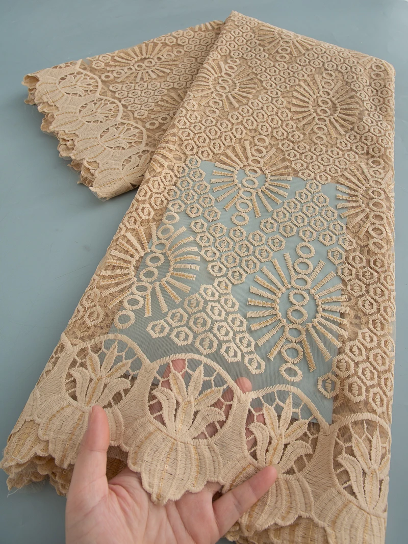 

2025 Высококачественная французская сетчатая кружевная ткань, африканская молочная шелковая кружевная вышитая ткань для шитья свадебных платьев, 5 ярдов 4559